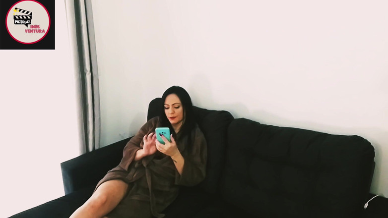 Raquel Cardoso Da Rosa: MILF assume un giovane ragazzo per venire.