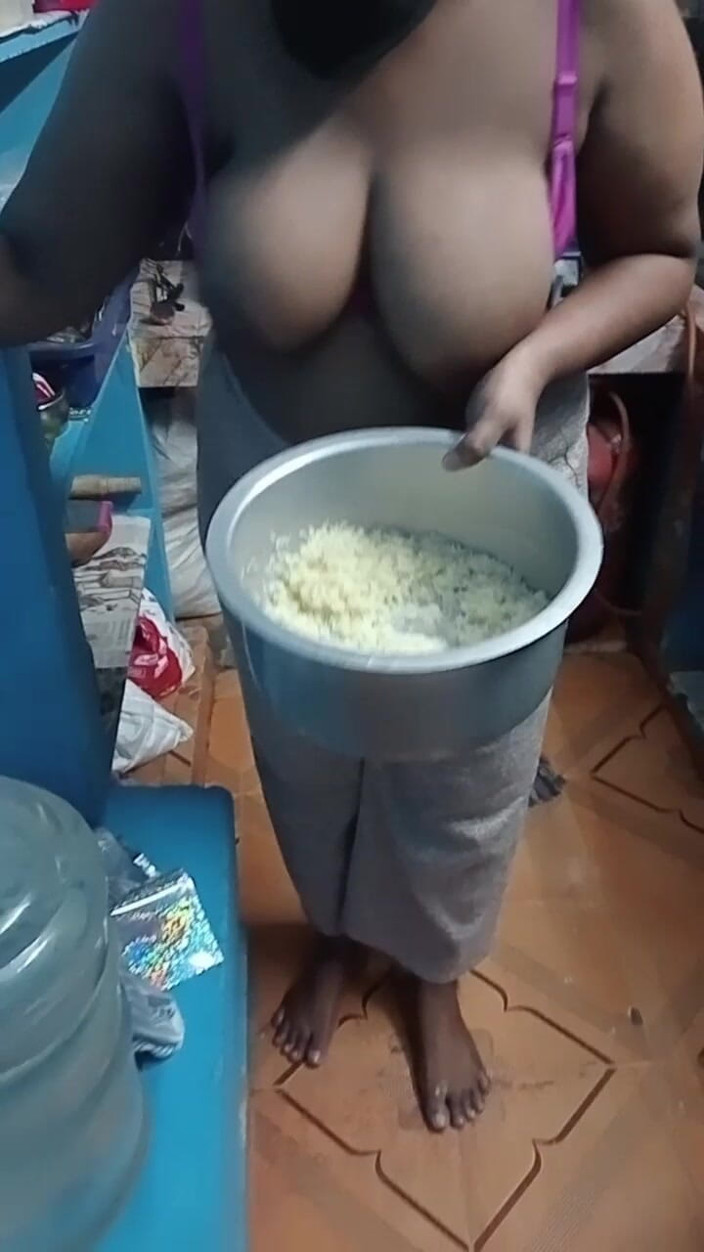 Tamil lesbian: Preparation for Cooking with Nude