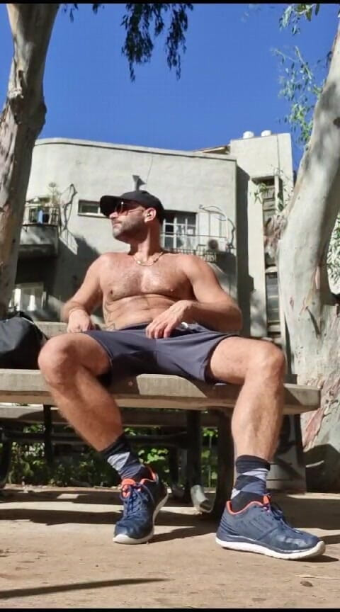 Zack f: Chlap napálil svého čůráka ve veřejném parku Sunny Day