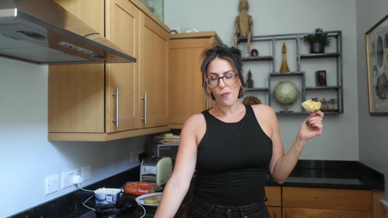 Countess diamond: Dominant oda arkadaşının terli koltuk altı