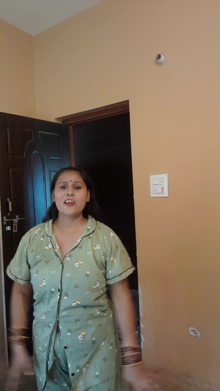 Puja555: Desi dziewczyna tańczy na łóżku