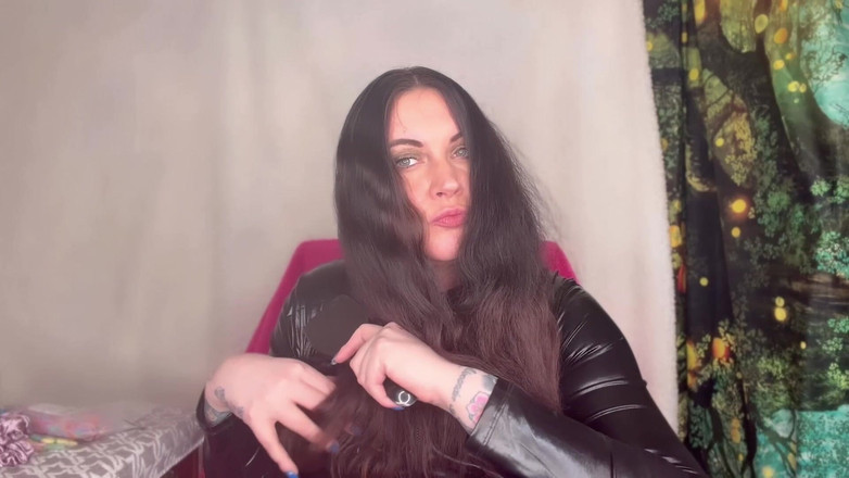 MissFFW: Мисс Ffw пробует различные прически и полосы