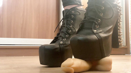 Hairypussyangel: Maîtresse godes cock balls punition talons chaussures en cuir métal