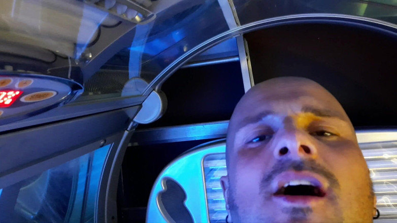 Marshall-Zeitung: Wichsen Im Solarium mit射精