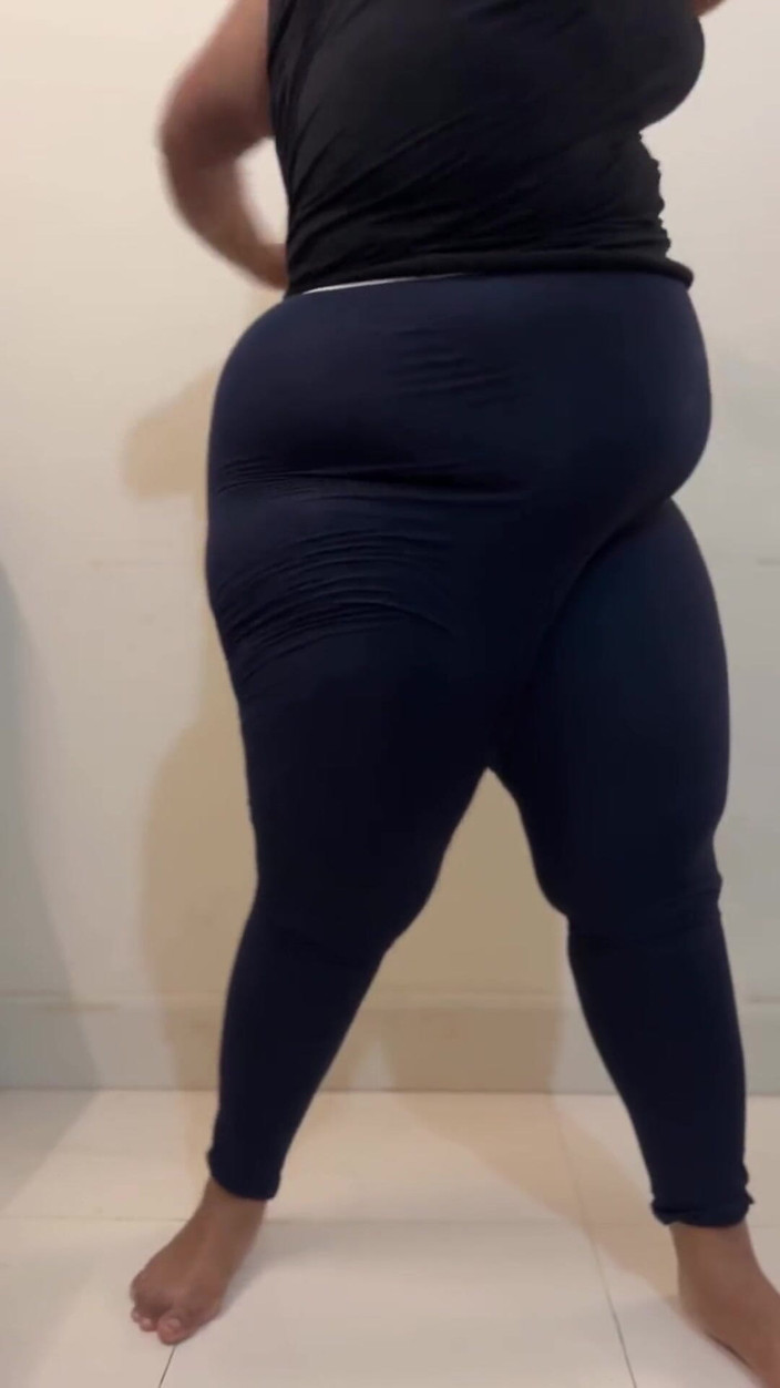 Aria Mia: Sfw Vlog: fund mare și țâțe mari musulmană Fată musulmană Anippe Arată-și...