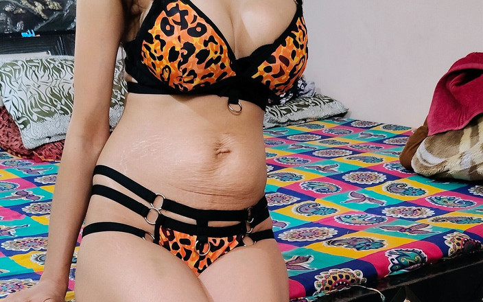 Kapsims: Bini India Menunjukkan Pakaian Bikini Barunya Untuk Teman Lelaki