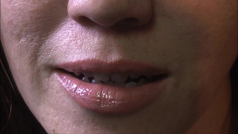 Evangelines Fetish: Eves Nude Lipstick Dengan Gloss (rakaman dekat)