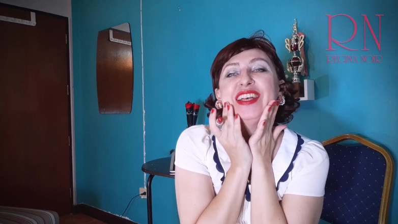 Regina Noir: Red lipstick kissing teasing by Regina Noir. I'm going to...