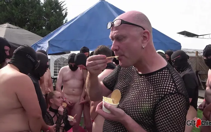GangBang-Dream: 6 Girls Outdoor Gangbang Orgy Real German Cumsluts