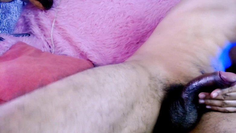 Tommhot: 如果你喜欢未割包皮和乳白色的鸡巴，这个视频是给你的