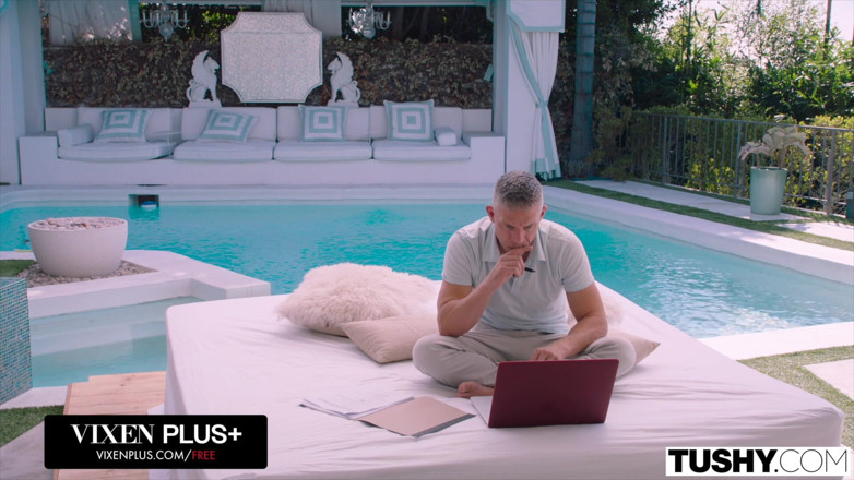 Tushy: Tushy - a găsit locul perfect pentru a fi lărgită de șeful...