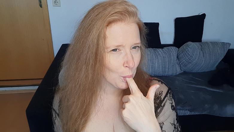 Curly_Dreams: 산타 얼굴에 빠르게 분사하세요