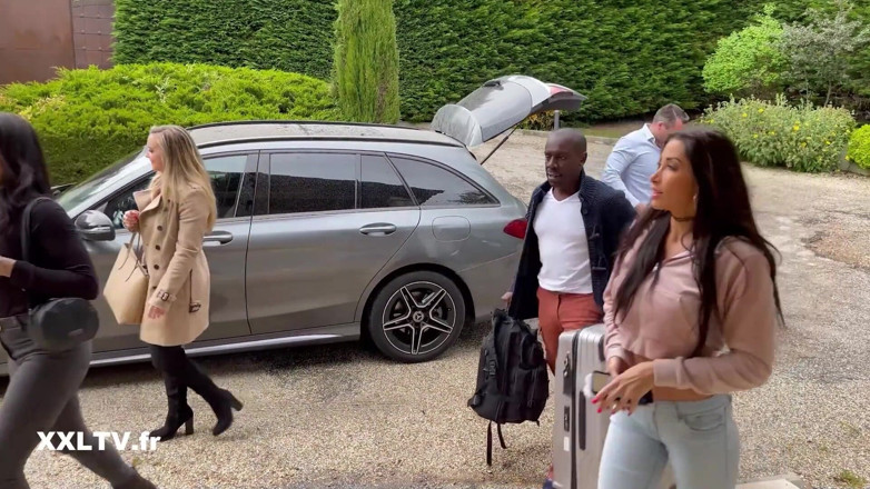 XXLTVFR: The Couple Inaugurates the Villa