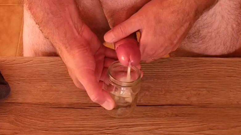 Cicci77: Cicci77 inizia una nuova raccolta di sperma per preparare merin...