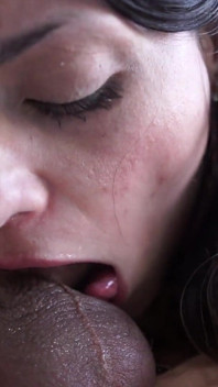 Sexe Passionné Sur Le Canapé !