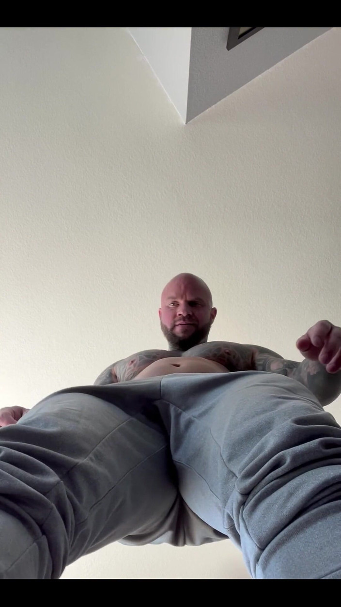 Jasons feet: 巨大なジェイソンがタイニーシティを踏み鳴らす