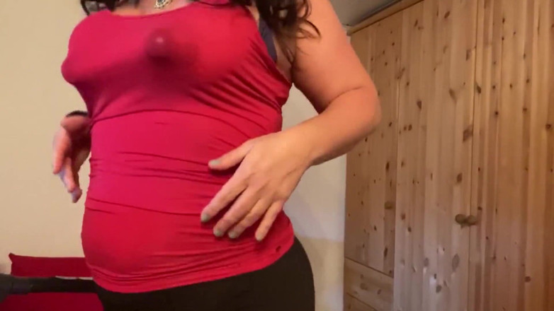 Tanja Tachee: On the treadmill - Workout with the fat nipples