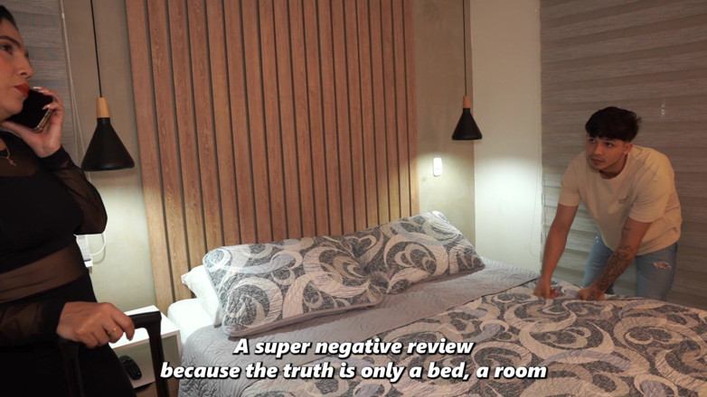 BigJackson: 엉덩이 큰 새엄마와 그녀의 큰 성기 의붓아들이 실수로 호텔 침대를 함께 쓰다가 섹스하게 된다