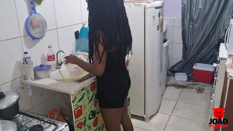 Joao the Safado: 부엌에서 마누라를 따먹고 싶어하는 남편