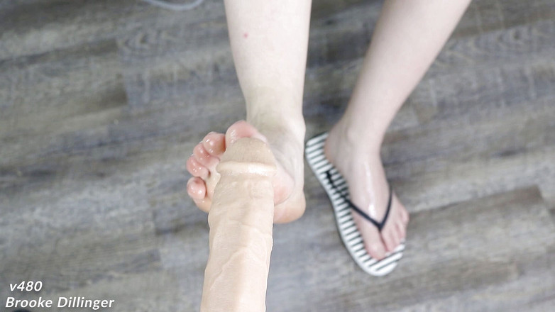 Brooke Dillinger: Parmakla mastürbasyon ayakla muamele ayaklarına boşalma