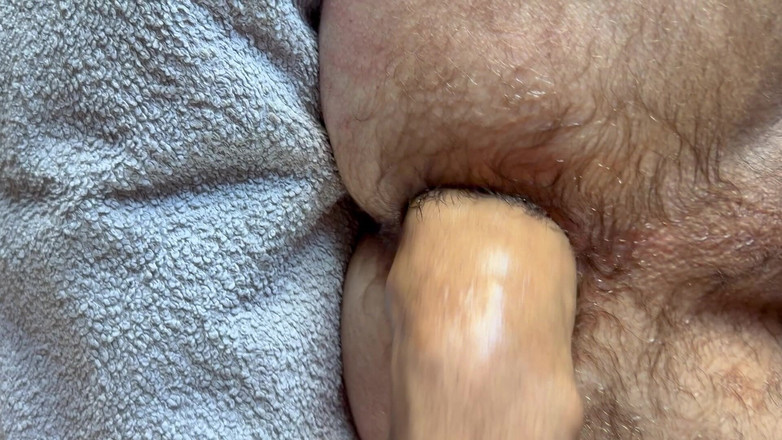 davidedpxxx: Gut bestückt, brasilianerin, oben drauf, schlampiger blowjob, bb-ficken und fisting