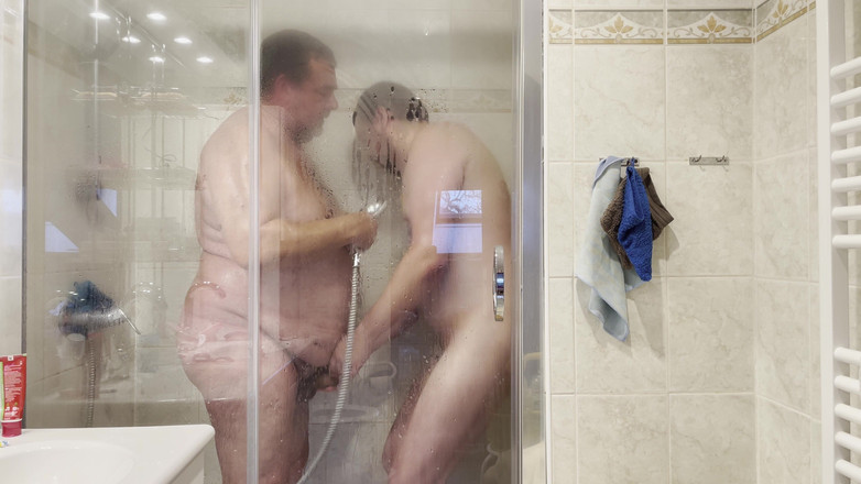 Aimeronds: Prysznic jest lepszy z facetem