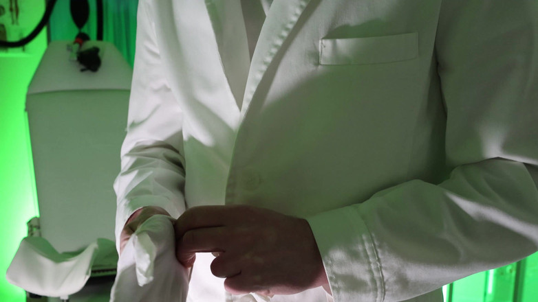 TomBakerBDSM: Program Pengecutan Kesucian Pt 1 (4K)