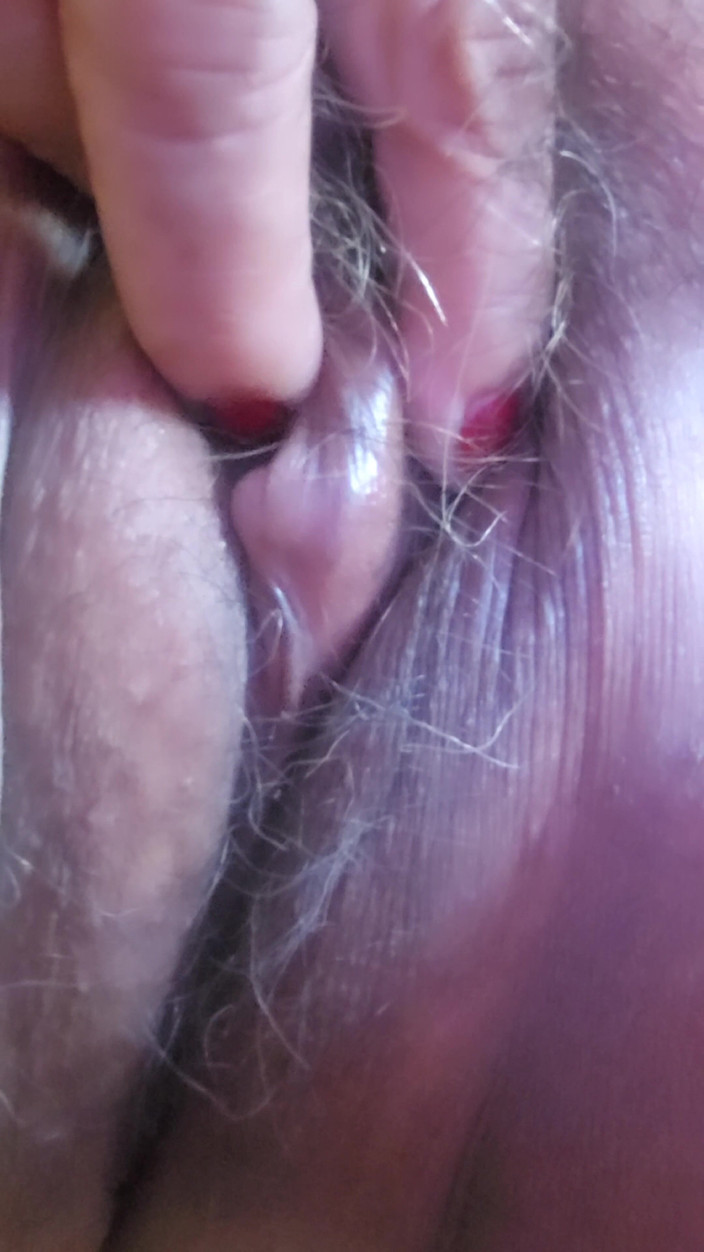 Zilah Luz: Buna dimineaţa! Pizda mea de bunicuță și clitorisul sunt gata să...