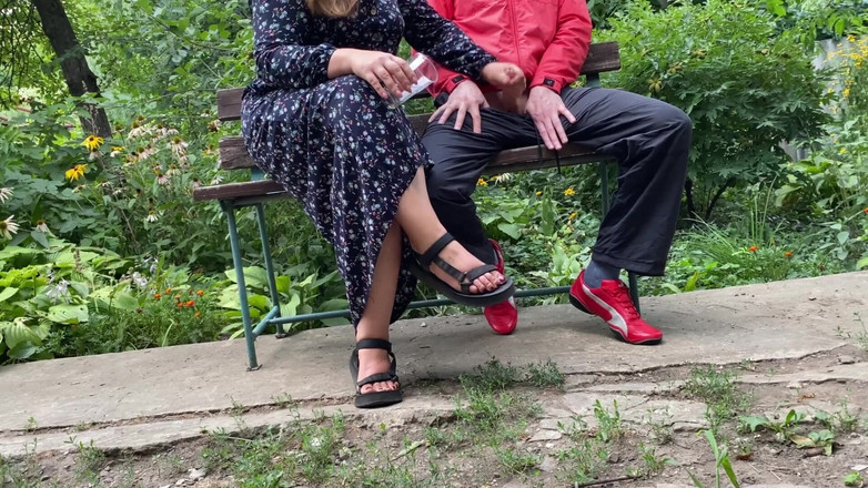 OurFetishLife: 丰满的岳母在户外得到我的精液