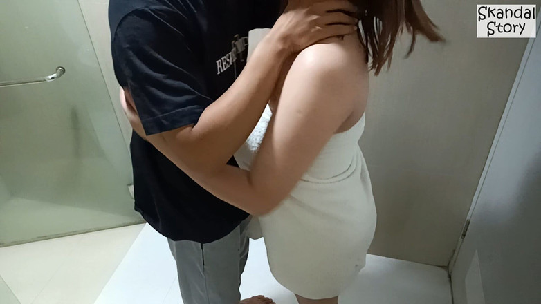 Skandal Story: Aisyah刚刚洗完澡，直接被邀请再次玩