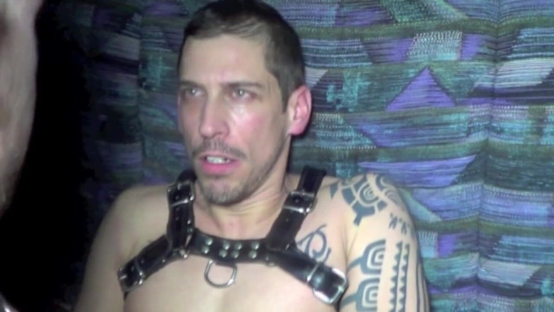 Gaybareback: Tattoo boy fucked by the XXL cock of Waikix in...