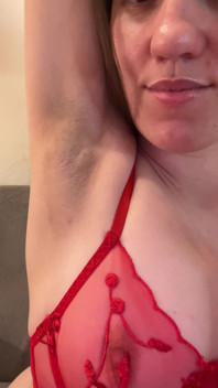 Show Armpits