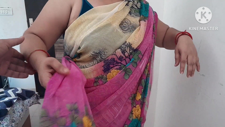 Salmaan001: Svärmor och svärson Ingen i huset utan romantik på hindi...