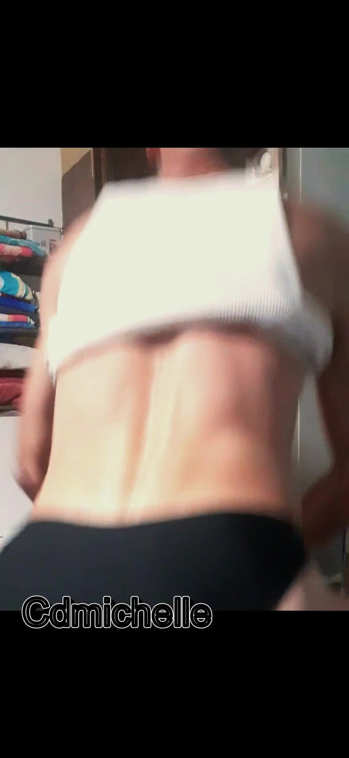 Cd Michelle lingerie: Travestito Travestito Indossa Mutandine Nere Della Figlia