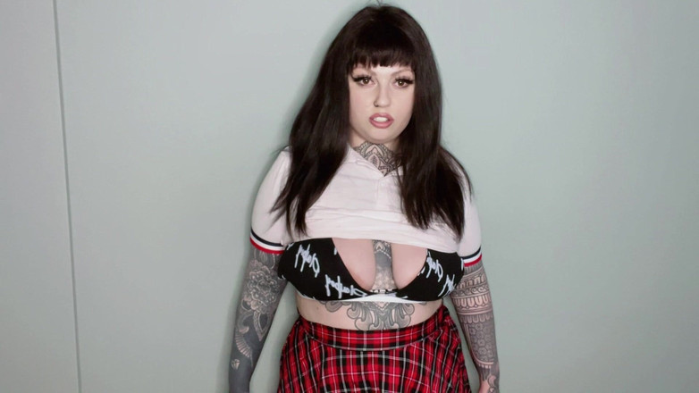 Miss Valentina: Umilire cu bătăuș la facultate