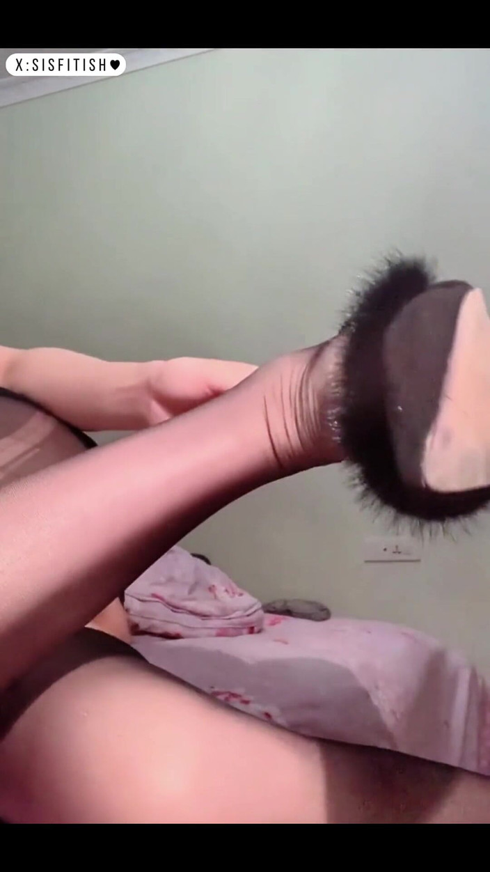 sisfetish: 코스프레 블랙 스타킹과 하이힐, 섹시하고 섹시한 경찰관, 당신은 여전히 일어나서 내일 출근 할 수 있습니까?