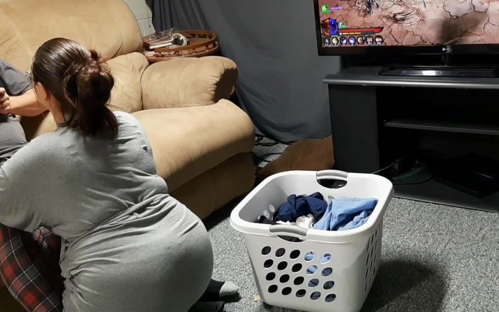 Queenyroxy: BBW Busty Stepmom Masturbates Stepson While Playing Playstation Until Cum...