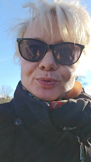 Sofy13: Mencari zakar di desa. Si Dia Mengongkek Saya Di Bangsal