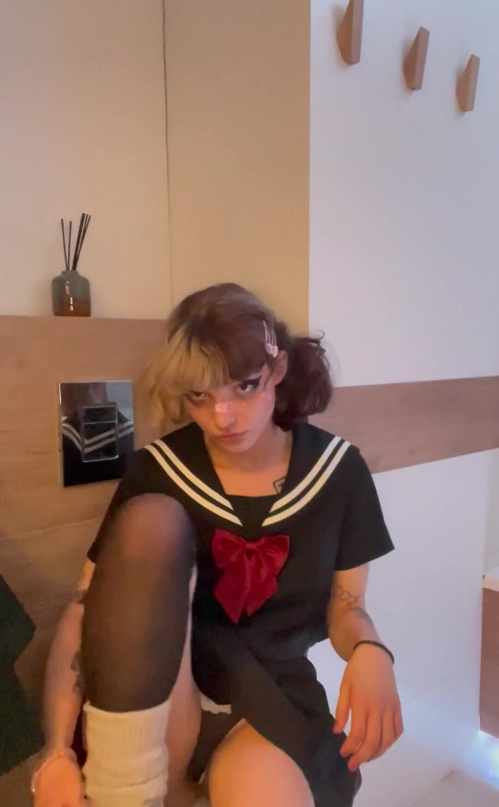 Soft Vulgar: 穿着制服的可爱少女的短视频