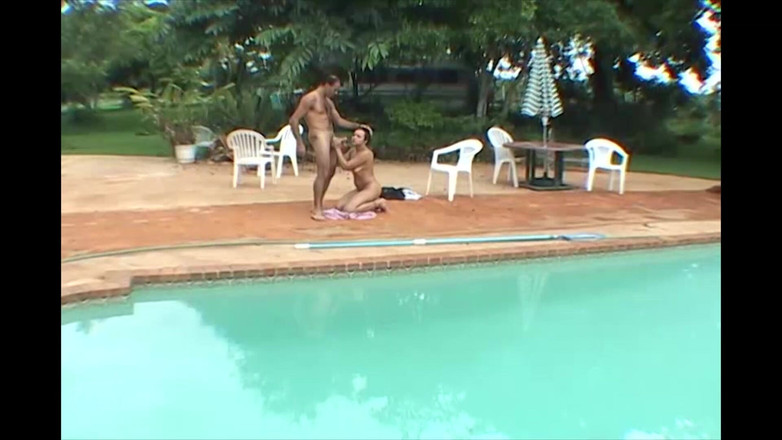 Jerk off and suck until the bitter end: Nadržená teen kundička zvlhne a saje ptáka, venkovní akce s...