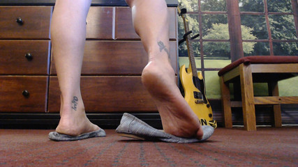 Abby Anna: Šedý baletní byt ve stoje hraje s botami