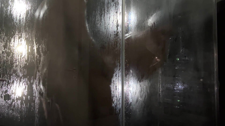 ManMaxCum: Batang terliur ke dalam pepek sabun si rambut coklat kecil...