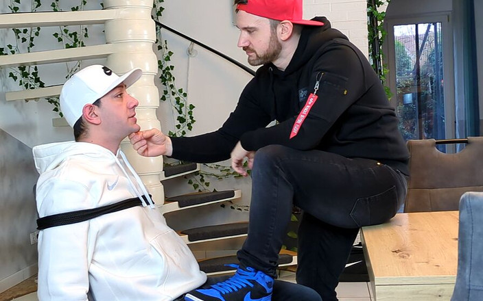 GayKinkCouple: 绑在椅子上