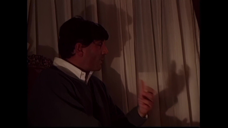 Shemale Vintage MegaStore: Chciwy Shemale połyka spermę z wielu twardych kogutów