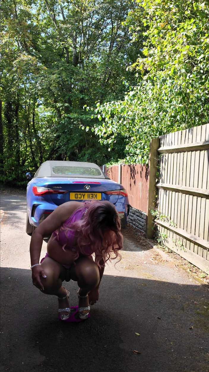 Kelly CD 2022: Sexy Crossdresser Kellycd2022 in My Pink Shiny Skirt and Top...