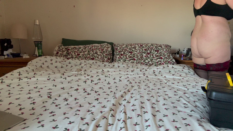 Frequentmasturbation: Рождественская Соло-мастурбация