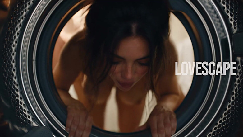 Lovescape: Terjebak di tempat cuci, diselamatkan dengan kontol keras