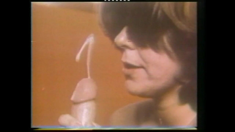 Vintage megastore: MILF blonde dengan tetek kecil dikongkek dan pancutan mani pada...