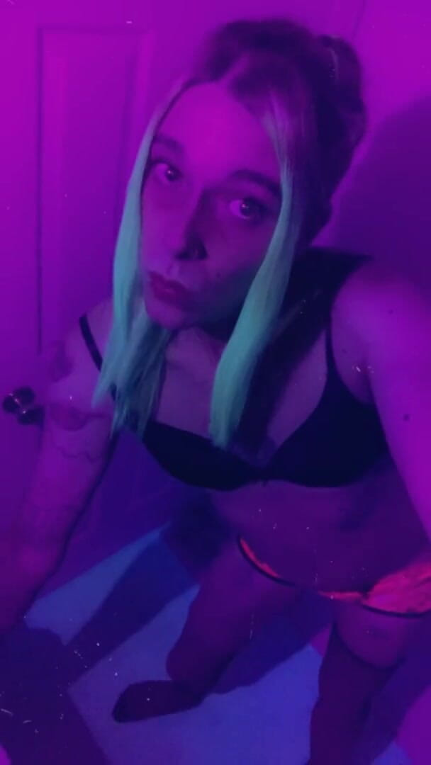 CarmenMelatonin: Nightclub gym bunny wants to fuck