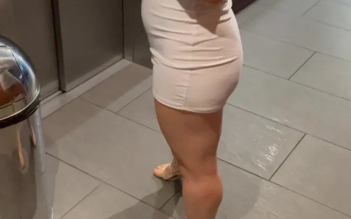 Dazzlingfacegirl: I go back to the hotel with a stranger to...